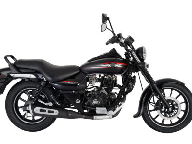 Bajaj Avenger 220 street