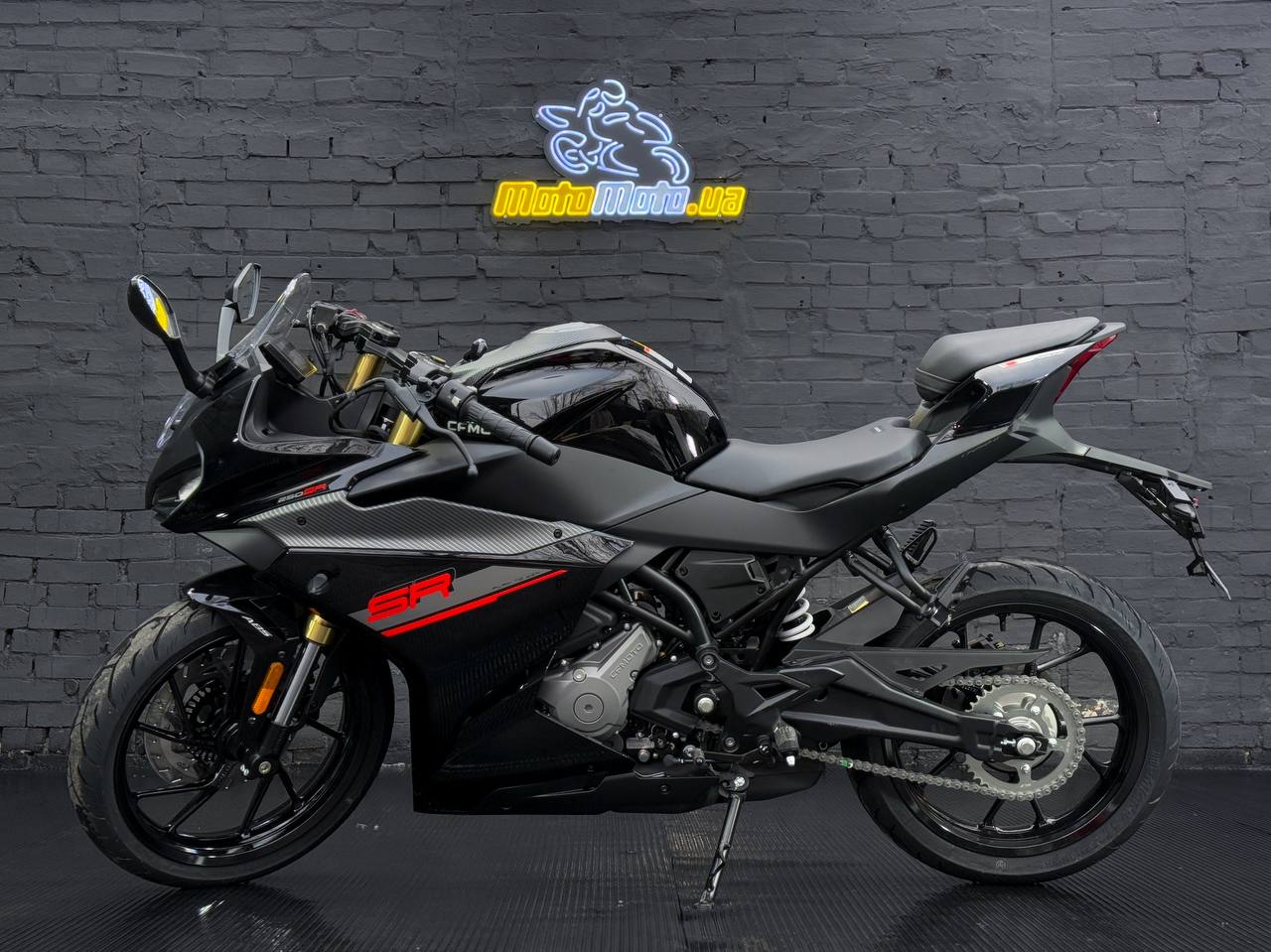 Мотоцикл CFMOTO 250SR